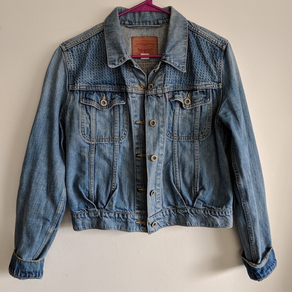 Classic Levis Cropped Jean Jacket